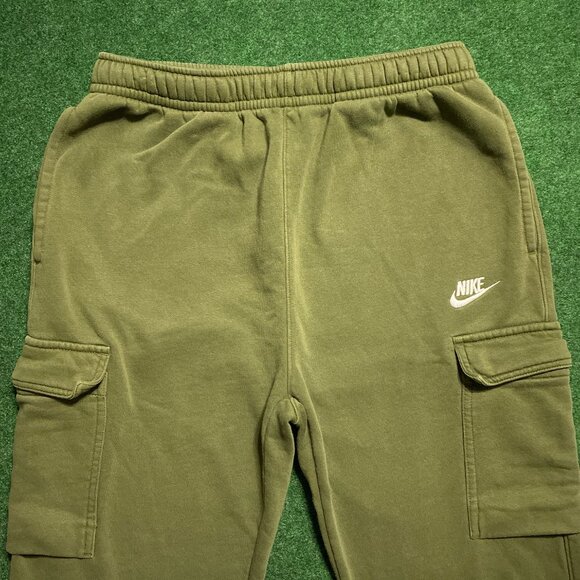 Nike Men’s Club Cargo Sweatpants Medium Olive-Green CD3129-326 Jogger Tapered - Picture 2 of 4